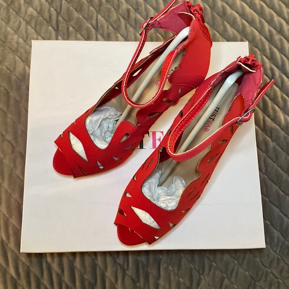 ❤️ JustFab Regina Cut Out Heels - Size 8 ❤️ NWT! 🌟 - Picture 2 of 8